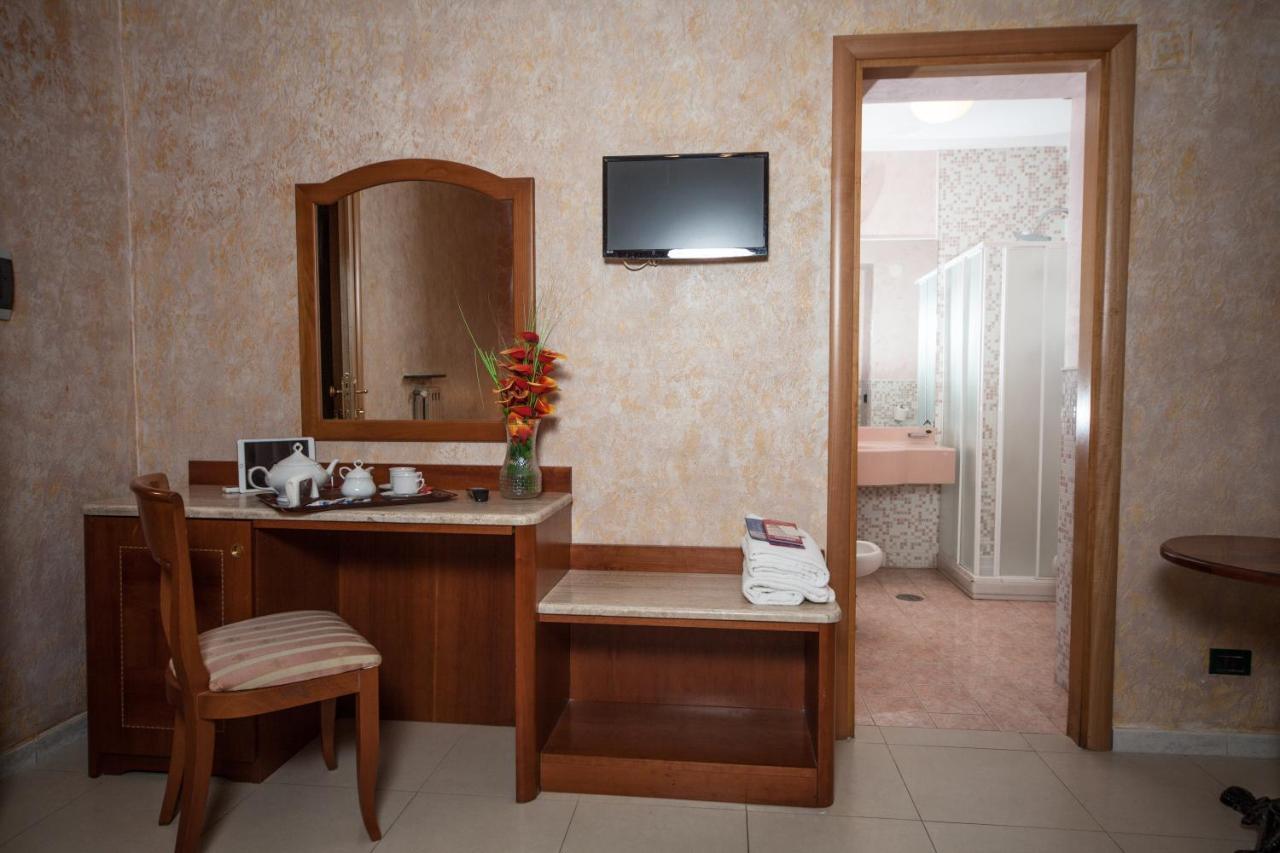 Hotel Cesare 14 Napoli Exterior foto